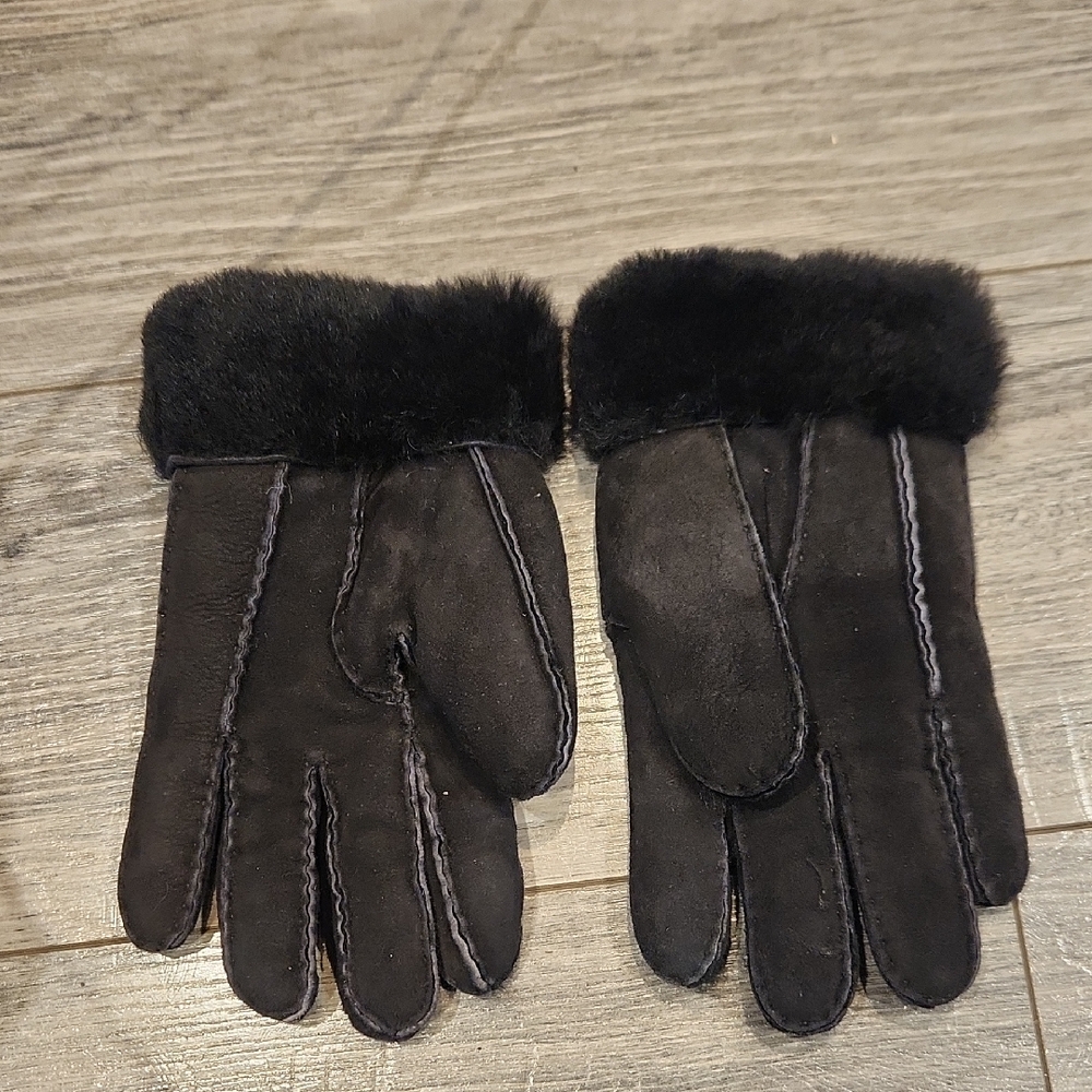 EUC Gates Women's Genuine Lambskin Faux Fur Lined Gloves Sz M